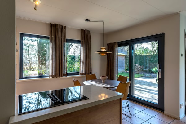 Foto van Bungalow voor 4 personen nabij de duinen van Texel - DiningRoom