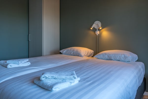 Foto van Bungalow voor 4 personen nabij de duinen van Texel - BedRoom