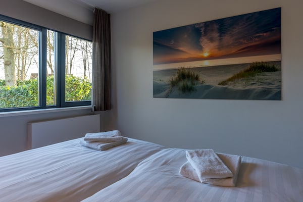 Foto van Bungalow voor 4 personen nabij de duinen van Texel - BedRoom