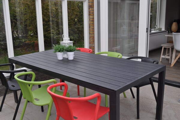 Foto van bungalow, direct gelegen aan een uitgestrekt duin - Vakantiehuis in Ballum-Ameland - TerraceBalcony