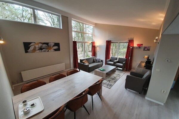 Foto van 6-Persoons Comfort Bungalow met Sauna. - Vakantiehuis in Kootwijk - DiningRoom