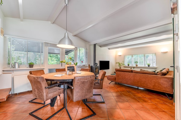Foto van Hondvriendelijk verblijf met spa - Vakantiehuis in Voorthuizen - DiningRoom
