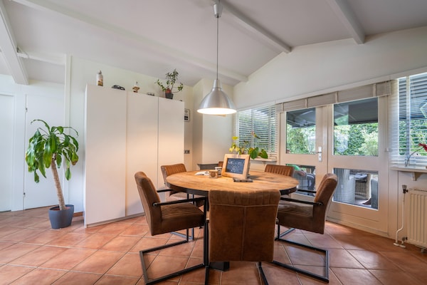 Foto van Hondvriendelijk verblijf met spa - Vakantiehuis in Voorthuizen - DiningRoom