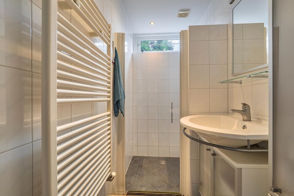 Foto van Hondvriendelijk verblijf met spa - Vakantiehuis in Voorthuizen - BathRoom