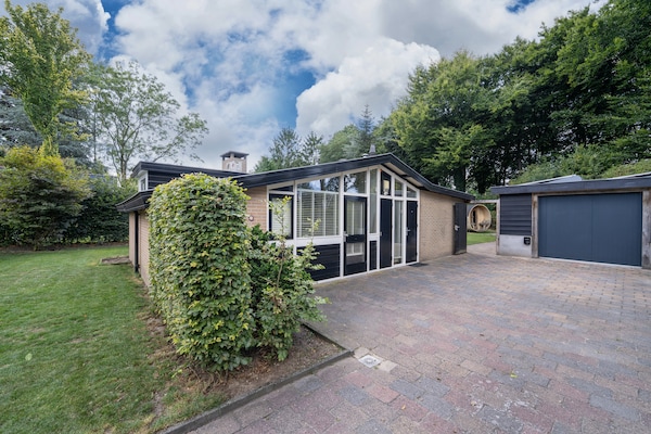 Foto van Hondvriendelijk verblijf met spa - Vakantiehuis in Voorthuizen - ExteriorSummer