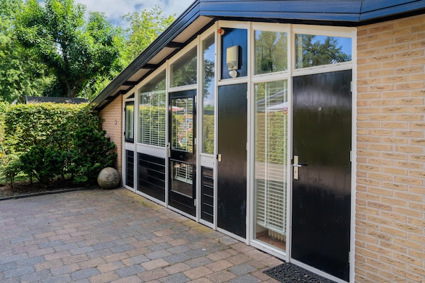 Foto van Hondvriendelijk verblijf met spa - Vakantiehuis in Voorthuizen - ExteriorSummer