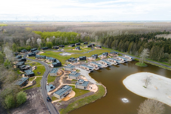 Foto van Waterlodge in Nederland met Terras - Vakantiehuis in Zeewolde - ParkFacilities