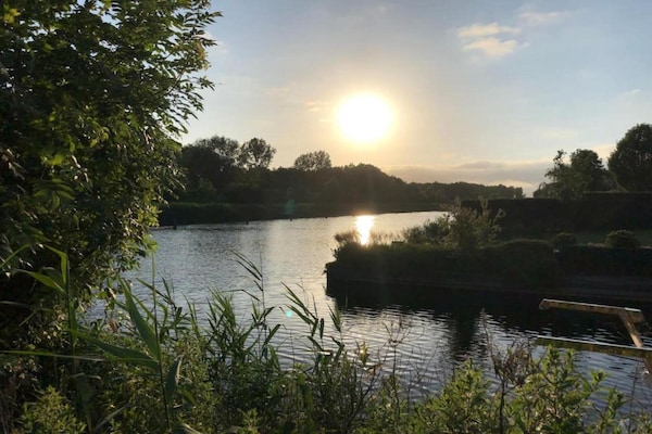 Foto van Waterlodge in Nederland met Terras - Vakantiehuis in Zeewolde - AreaSummer20KM