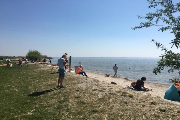 Foto van Waterlodge in Nederland met Terras - Vakantiehuis in Zeewolde - AreaSummer20KM