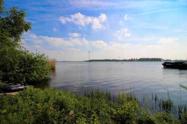 Foto van Waterlodge in Nederland met Terras - Vakantiehuis in Zeewolde - AreaSummer20KM