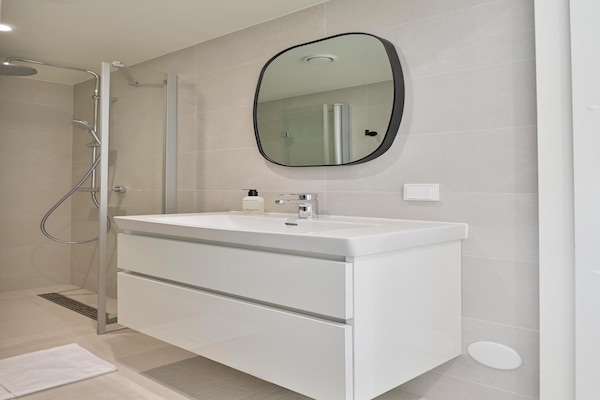 Foto van Waterlodge in Nederland met Terras - Vakantiehuis in Zeewolde - BathRoom