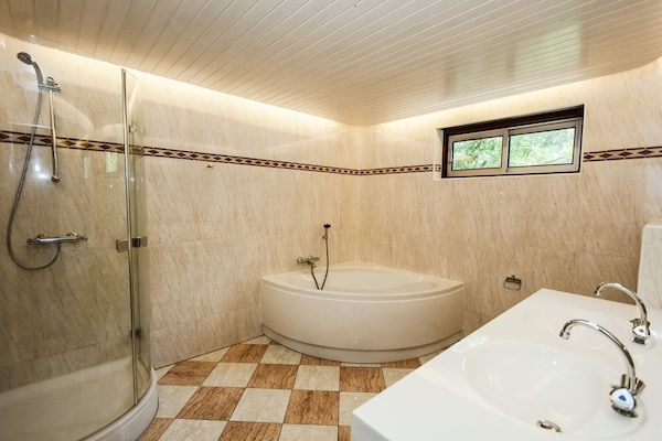 Foto van Villa in Scherpenzeel bij Veluwebos - Vakantiehuis in Scherpenzeel - BathRoom