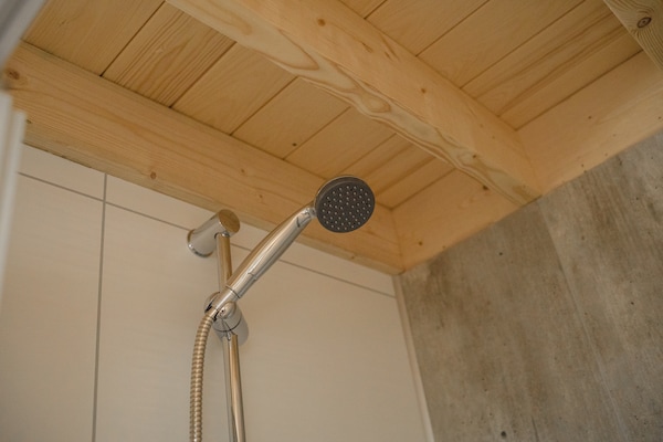 Foto van Tiny House aan Nederlands Water - Vakantiehuis in Maurik - BathRoom