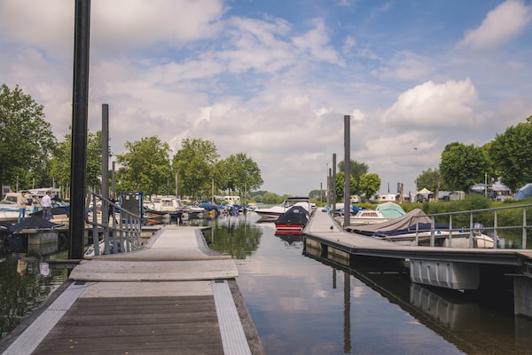 Foto van Tiny House aan Nederlands Water - Vakantiehuis in Maurik - AreaSummer5KM