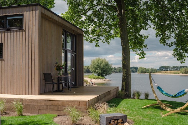 Foto van Tiny House aan Nederlands Water - Vakantiehuis in Maurik - Untagged