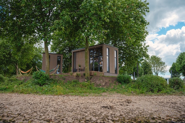 Foto van Tiny House aan Nederlands Water - Vakantiehuis in Maurik - Untagged