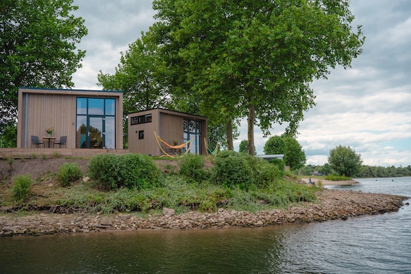 Foto van Tiny House aan Nederlands Water - Vakantiehuis in Maurik - Untagged