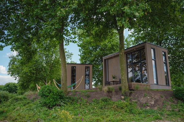 Foto van Tiny House aan Nederlands Water - Vakantiehuis in Maurik - Untagged