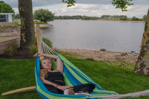 Foto van Tiny House aan Nederlands Water - Vakantiehuis in Maurik - Untagged