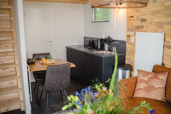 Foto van Tiny House aan Nederlands Water - Vakantiehuis in Maurik - Untagged