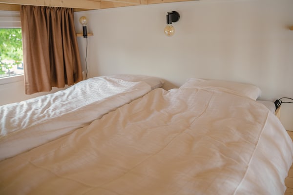 Foto van Tiny House aan Nederlands Water - Vakantiehuis in Maurik - Untagged