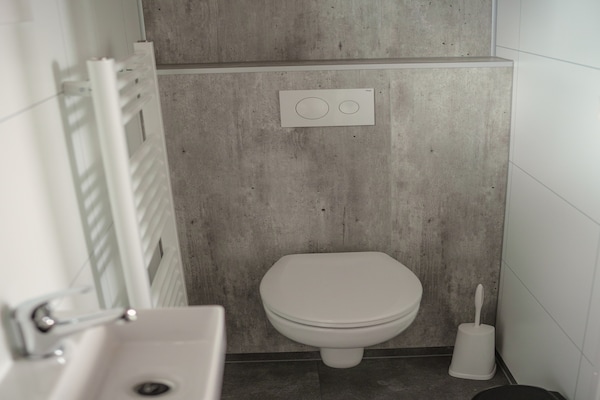 Foto van Tiny House aan Nederlands Water - Vakantiehuis in Maurik - Untagged