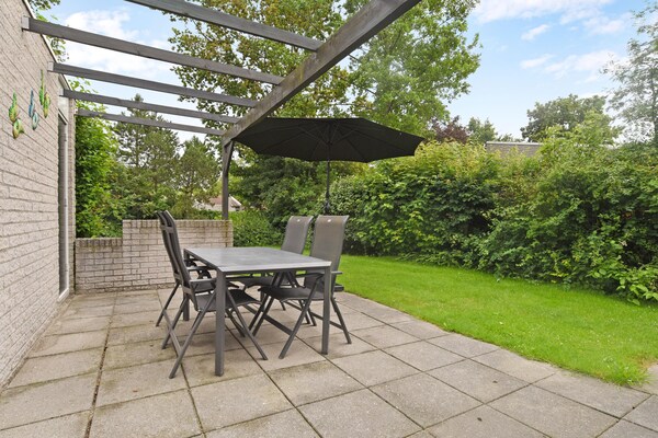 Foto van Gezellig romantisch familieverblijf - Vakantiehuis in Brouwershaven - TerraceBalcony