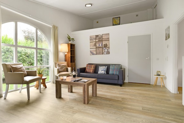 Foto van Gezellig romantisch familieverblijf - Vakantiehuis in Brouwershaven - LivingRoom
