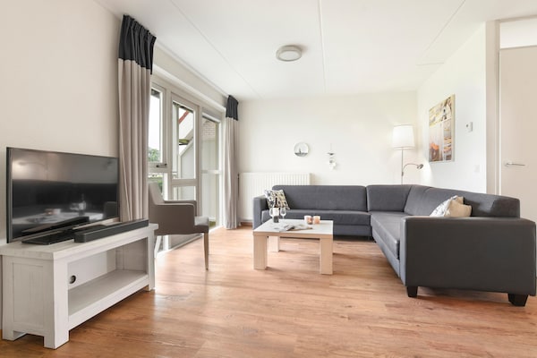 Foto van Vakantiehuis in Brouwershaven bij Grevelingenmeer - Vakantiehuis in Brouwershaven - LivingRoom