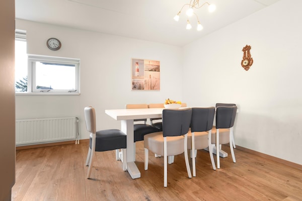 Foto van Vakantiehuis in Brouwershaven bij Grevelingenmeer - Vakantiehuis in Brouwershaven - LivingRoom