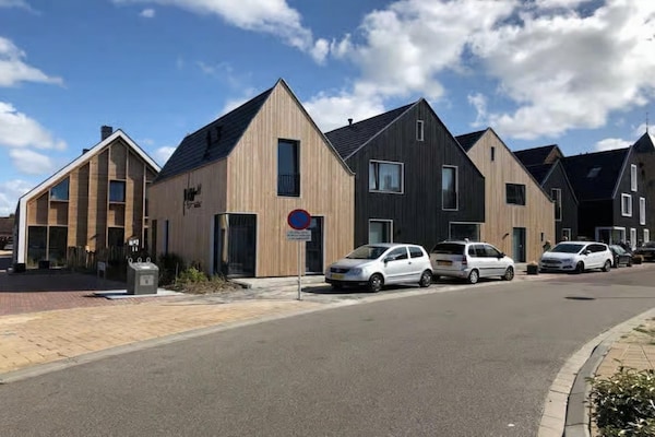 Foto van Gezellige 4-persoons lodge in tiny house stijl. - Vakantiehuis in Zoutelande - AreaSummer1KM