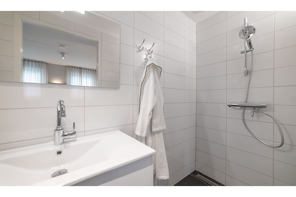 Foto van Villa in Zeeland bij Schone Stranden - Vakantiehuis in Colijnsplaat - BathRoom