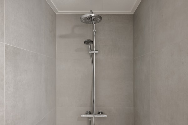 Foto van Bungalow in Nederland met Privé Sauna - Vakantiehuis in Kamperland - BathRoom