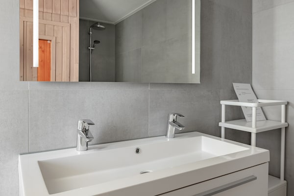 Foto van Bungalow in Nederland met Privé Sauna - Vakantiehuis in Kamperland - BathRoom