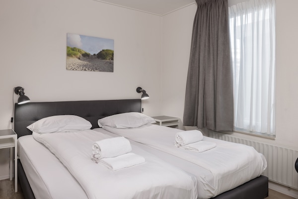 Foto van Bungalow in Nederland met Privé Sauna - Vakantiehuis in Kamperland - BedRoom