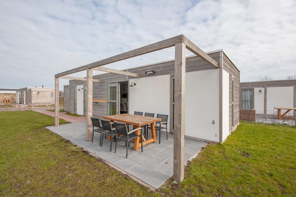 Foto van Lodge in Nieuwvliet Bad bij het Strand - Vakantiehuis in Nieuwvliet-Bad - ExteriorSummer