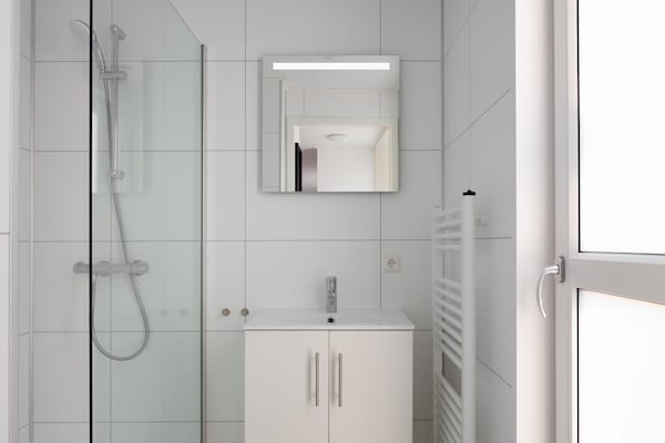 Foto van Lodge in Nieuwvliet Bad bij het Strand - Vakantiehuis in Nieuwvliet-Bad - BathRoom