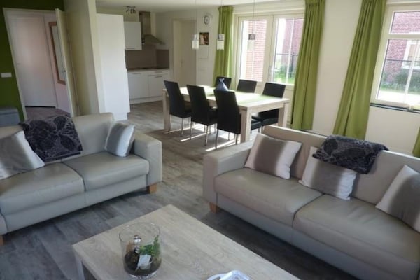 Foto van Gezinsvriendelijk vakantiehuis - Vakantiehuis in Breskens - LivingRoom