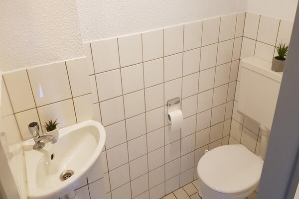 Foto van Huis in Breskens bij Strand en Vuurtoren - Vakantiehuis in Breskens - BathRoom