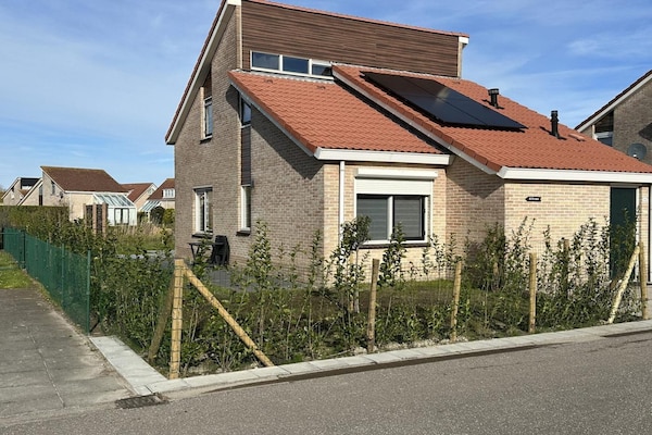 Foto van Bungalow in Breskens bij Strand en Vuurtoren - Vakantiehuis in Breskens - Ambiance