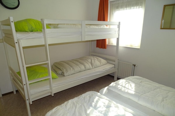 Foto van Bungalow in Breskens bij Strand en Vuurtoren - Vakantiehuis in Breskens - BedRoom