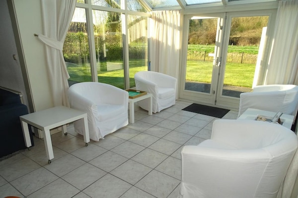 Foto van Bungalow in Breskens bij Strand en Vuurtoren - Vakantiehuis in Breskens - LivingRoom