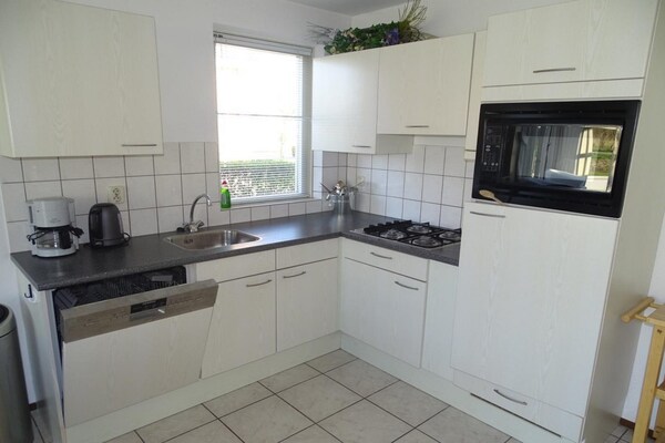 Foto van Bungalow in Breskens bij Strand en Vuurtoren - Vakantiehuis in Breskens - Kitchen