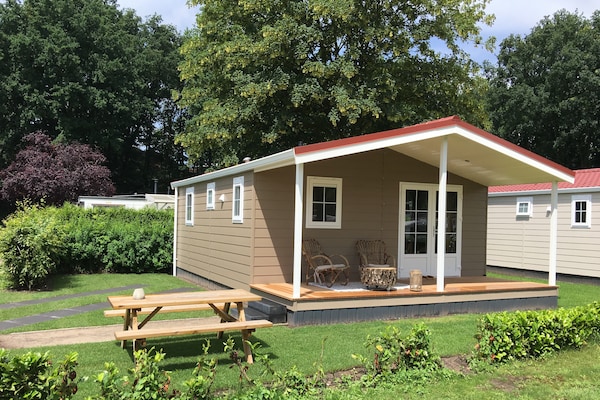 Foto van Bungalow met terras bij Bedafse Bergen - Vakantiehuis in Uden - ExteriorSummer