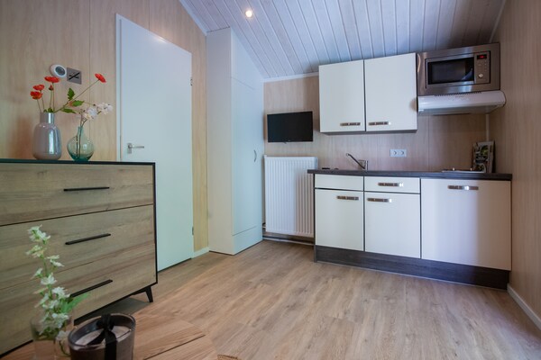 Foto van Tiny House in Brabant met Terras - Vakantiehuis in Oirschot - Kitchen