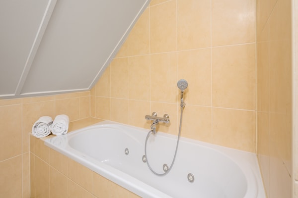 Foto van Vrijstaande familievilla met sauna - Vakantiehuis in Weert - BathRoom