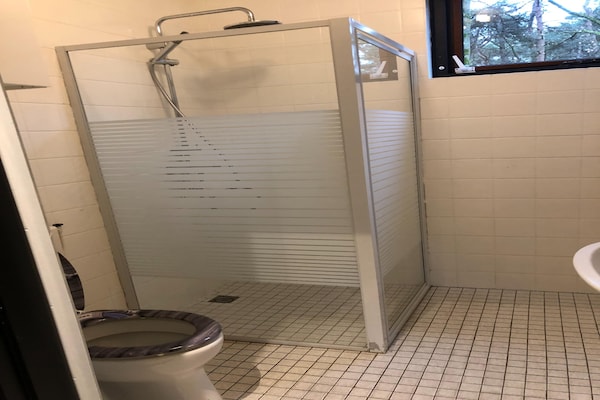 Foto van Bungalow in Limburg bij natuurgebieden - Vakantiehuis in Stramproy - BathRoom