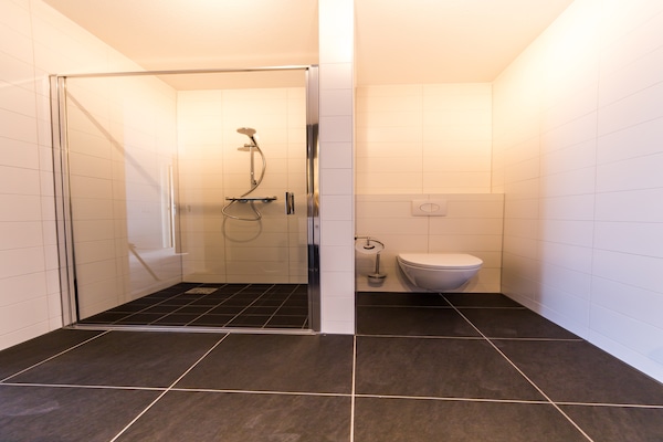 Foto van Luxe panorama suite bij Maastricht - Vakantiehuis in Maastricht - BathRoom