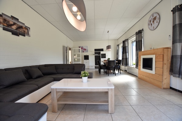 Foto van Luxe woning in Limburg met bubbelbad - Vakantiehuis in Walem - LivingRoom