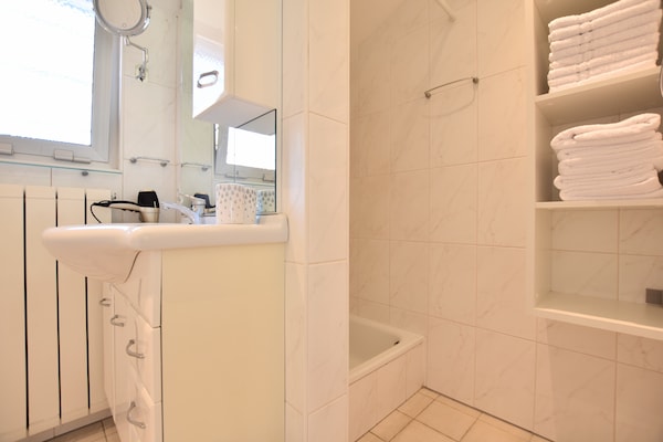Foto van Luxe woning in Limburg met bubbelbad - Vakantiehuis in Walem - BathRoom
